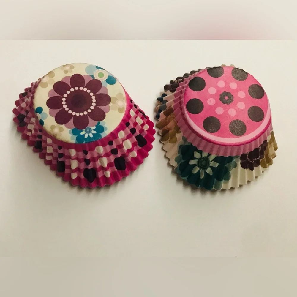 New Cupcake Kit 22 Toppers and 23 Cupcake Liners Floral Pattern
